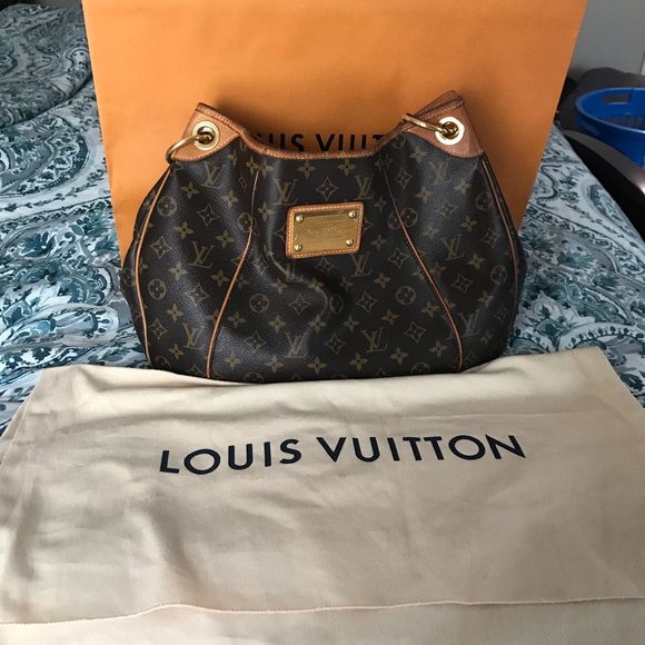 Galleria Louis Vuitton - Picture 1 of 8